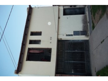 En venta excelente casa -  dos plantas