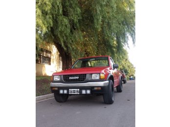 VENDO CAMIONETA ISUZU PICKUP 2.5 ASPIRADA