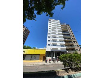 Venta de departamento amoblado, calle 25 de Mayo e illia