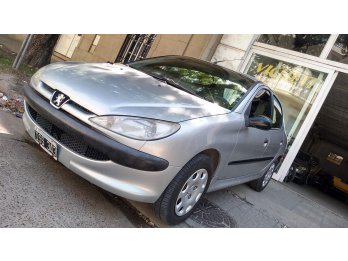 Peugeot 206 XR 1.4 nafta 2010 aire ac.