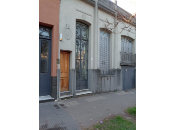 ZONA PARQUE - CALLE SAN LORENZO - AMPLIA CASA EN VENTA