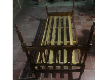 VENDO CAMA DE UNA PLAZA TIPO COLONIAL