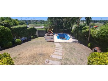 destacada VIVIENDA con frente al acceso al Tunel