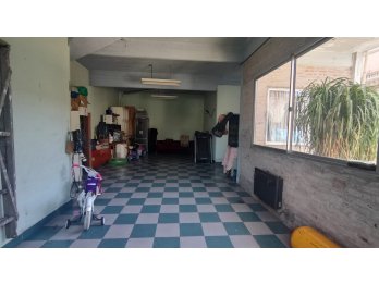 CASA DE 3 AMBIENTES CON COCHERA EN SAN MARTIN