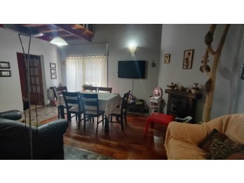 CASA DE 3 AMBIENTES CON COCHERA EN SAN MARTIN