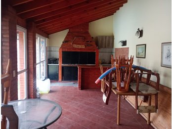Chalet de 4 ambientes c/ cochera en San Martin