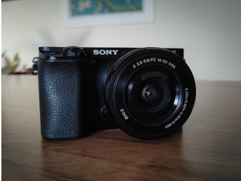 Vendo Sony A6100 + lente 16-50mm