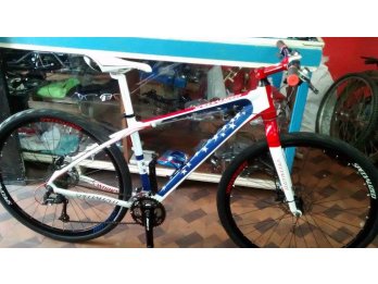 vendo bicicleta rodado 29 full aluminio 27 vel. shimano deor