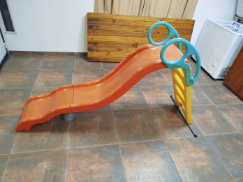 Tobogán con enchufe para manguera