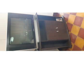Vendo televisor 29 pulgadas excelente estado . Con mesa