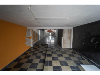 | ALQUILO AMPLIO SALON COMERCIAL EN PLENO CENTRO |