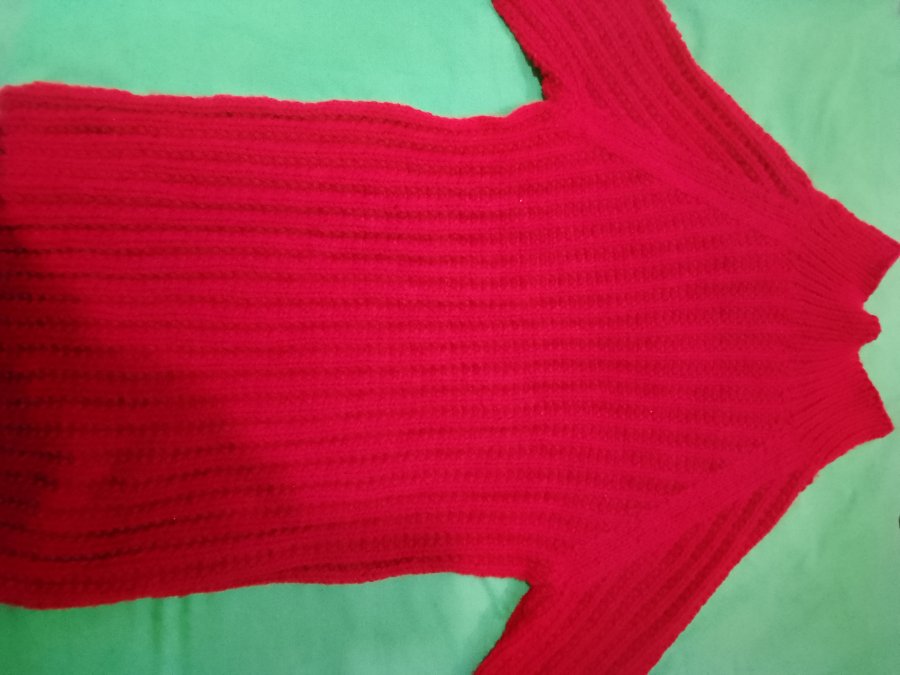 Vendo Pullover talle xl color Rojo nuevo sin uso a 12.0000