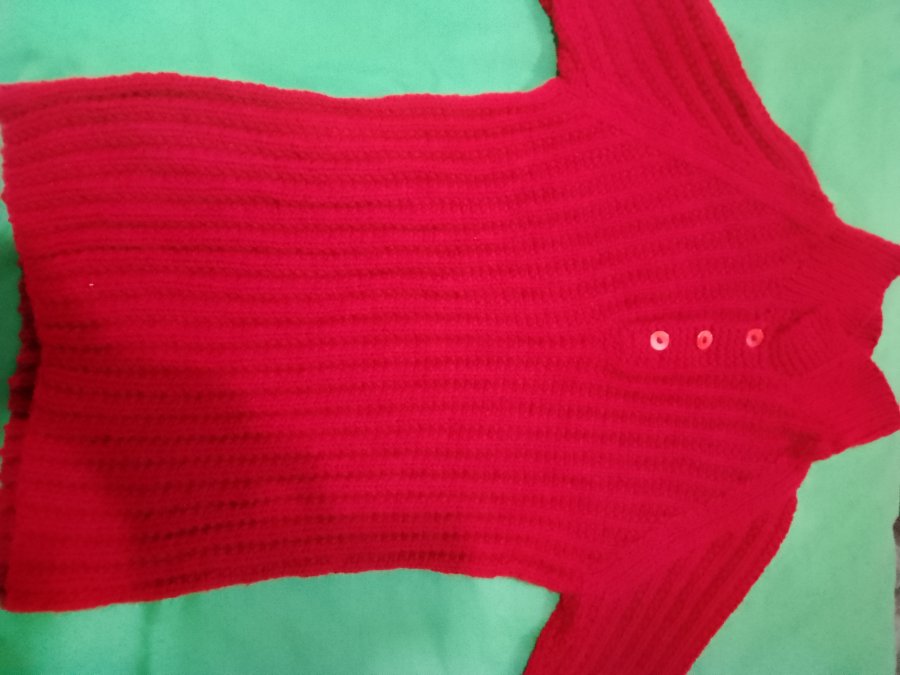 Vendo Pullover talle xl color Rojo nuevo sin uso a 12.0000