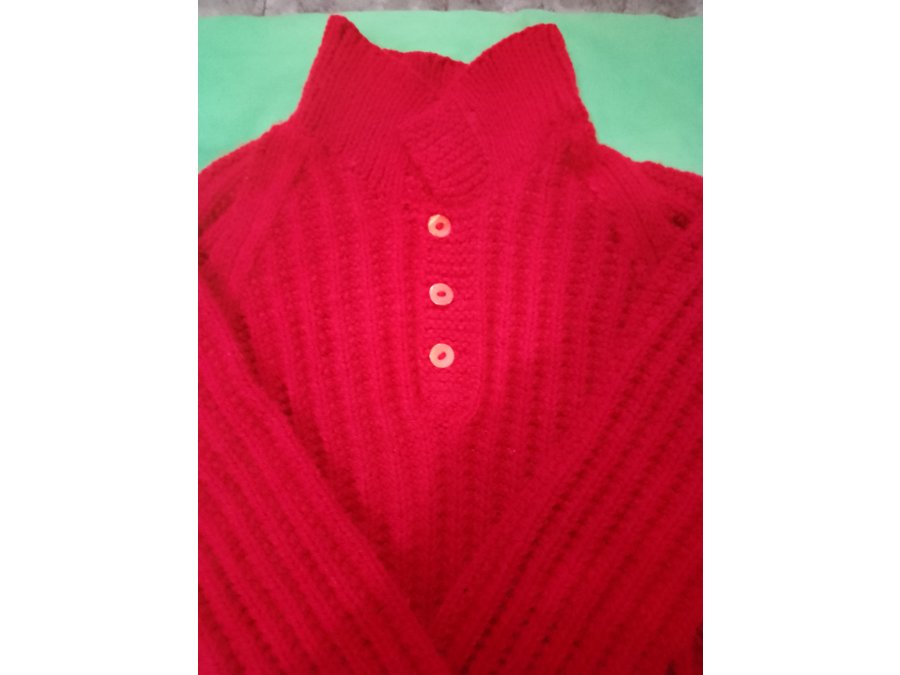 Vendo Pullover talle xl color Rojo nuevo sin uso a 12.0000