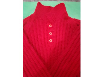 Vendo Pullover talle xl color Rojo nuevo sin uso a 12.0000