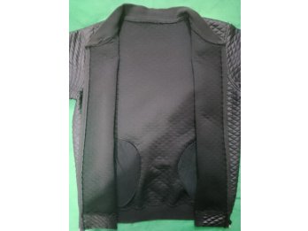 Vendo campera talle L color Negro a 3.000 Cel:5493434560718