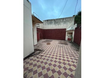 TU CONSULTORIOS O INVERSION ESTA ACA - VENDO CASA CENTRICA