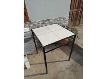 Vendo mesa de jardín de hierro