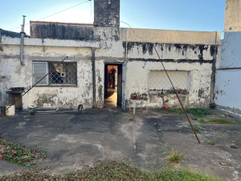 Vendo casa a reciclar zona Club Talleres
