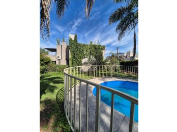 Se vende propiedad por calle Los Robles !.