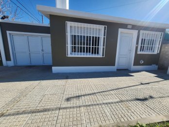 ✅️ALQUILO CASA CON COCHERA $400.000 FINAL🔥