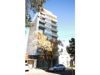 EN VENTA HERMOSO MONOAMBIENTE CON COCHERA
