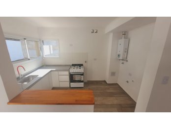 VENDO CASA CON PISCINA.