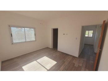 VENDO CASA CON PISCINA.