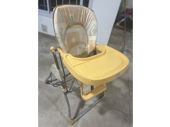 Vendo sillita plegable de comer en muy buen estado