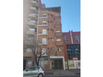 ¡OPORTUNIDAD! VENDO COCHERA CÉNTRICA