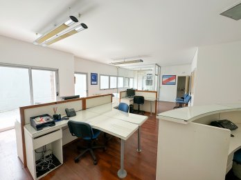 VENDO HERMOSA OFICINA EN EDIFICIO CON AMENITIES, EN EL PARQU