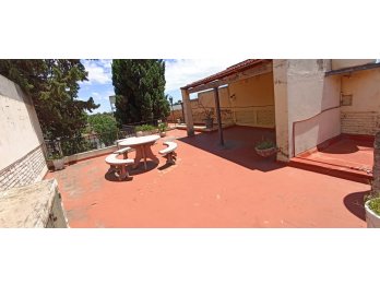 EXCELENTE CASA Y MEJOR ZONA