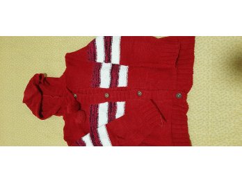 Campera canguro con capucha y borlas Tejida a mano