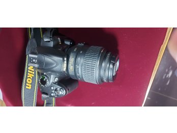 Vendo camara.  Digital  Nikon D 3000