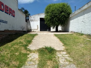 Alquilo galpón calle Saravi y Av. Ramirez