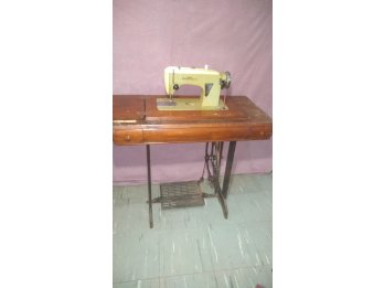 MÁQUINA DE COSER MUY BUEN ESTADO