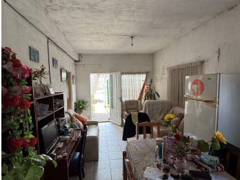 CASA EN VENTA ZONA BLAS PARERA