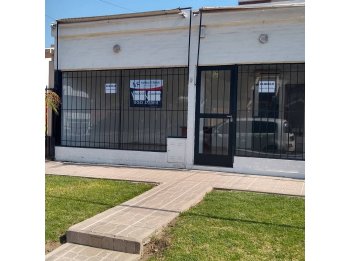 Local Listo para Ingresar. A dos Cuadras de Almafuerte
