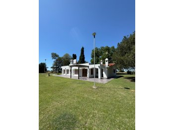 EXCLUSIVA CASA DE CAMPO EN VENTA