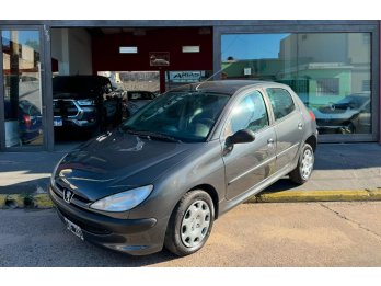 Peugeot 206 2012 con 90.000km $6.000.000 y cuotas