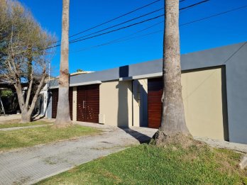 Hermosa Casa en venta en calle Gob. Ramon Mihura