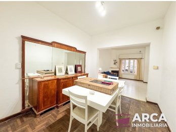VENDO CASA CON AMPLIO TERRENO EN ZONA CENTRO