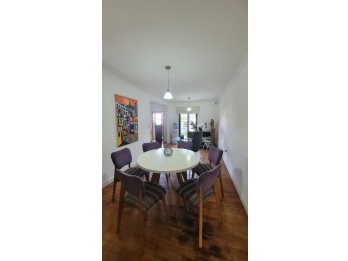 VENDO IMPORTANTE CASA EN CALLE VILLAGUAY 972