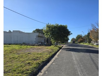 Lote en Oro Verde todos los servicios 10 x 50 mt cercano polideportivo