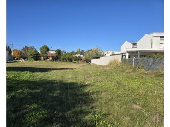 Lote en Oro Verde todos los servicios 10 x 50 mt cercano polideportivo