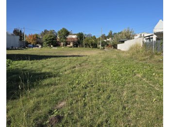 Lote en Oro Verde todos los servicios 10 x 50 mt cercano polideportivo