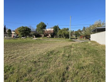 Lote en Oro Verde todos los servicios 10 x 50 mt cercano polideportivo