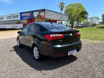 KIA RIO LX. Recibo vehículos de menor y mayor valor