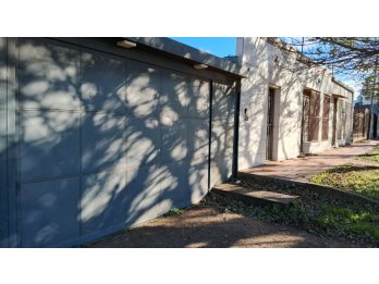 VENDO IMPORTANTE PROPIEDAD: CASA+2 LOCALES+GALPON - GARRIGÓ