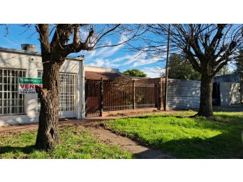 VENDO PROPIEDAD: CASA+2 LOCALES+GALPON - GARRIGÓ